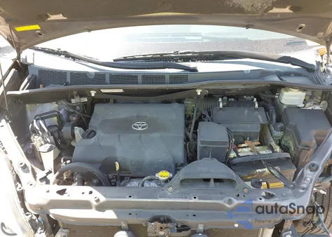 2016 Toyota Sienna Le 8 Passenger z USA, uszkodzony, nr VIN 5TDKK3DC5GS707921